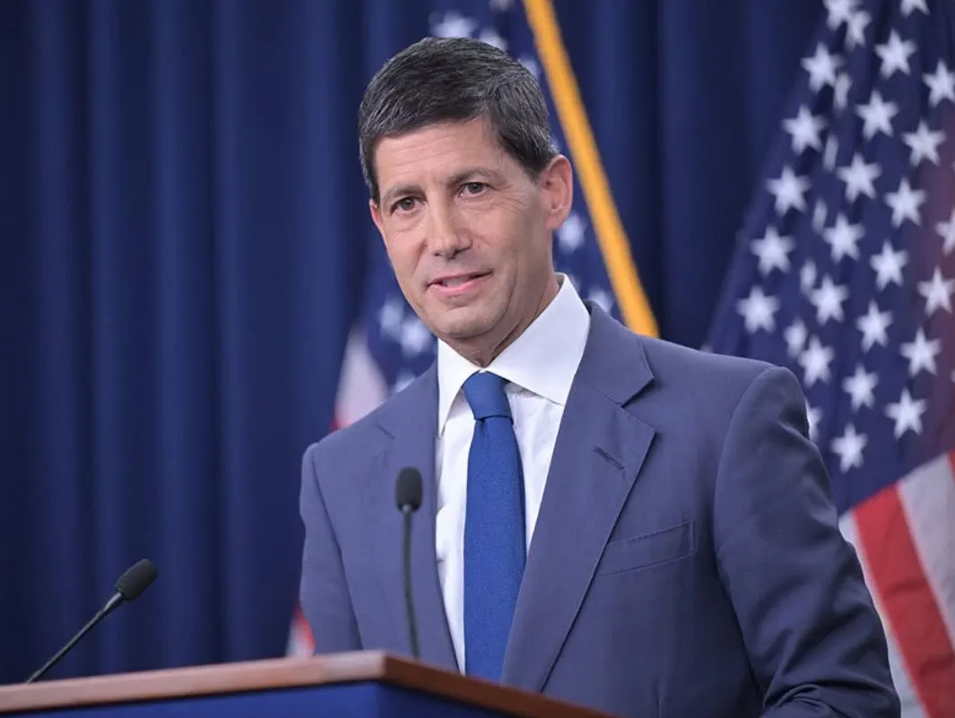 Federal Reserve Chair Warsh Considers Reducing Meeting Frequency